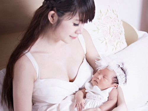 Cham con cung Minh Ha: Meo cho con bu khong lo vong 1 hong hinh anh