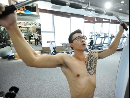 Mot buoi luyen co bung 6 mui cua ca si Dong Hung hinh anh