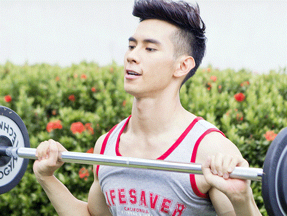 Tap nguc, bung san chac cung 'hotboy noi loan' Ho Vinh Khoa hinh anh