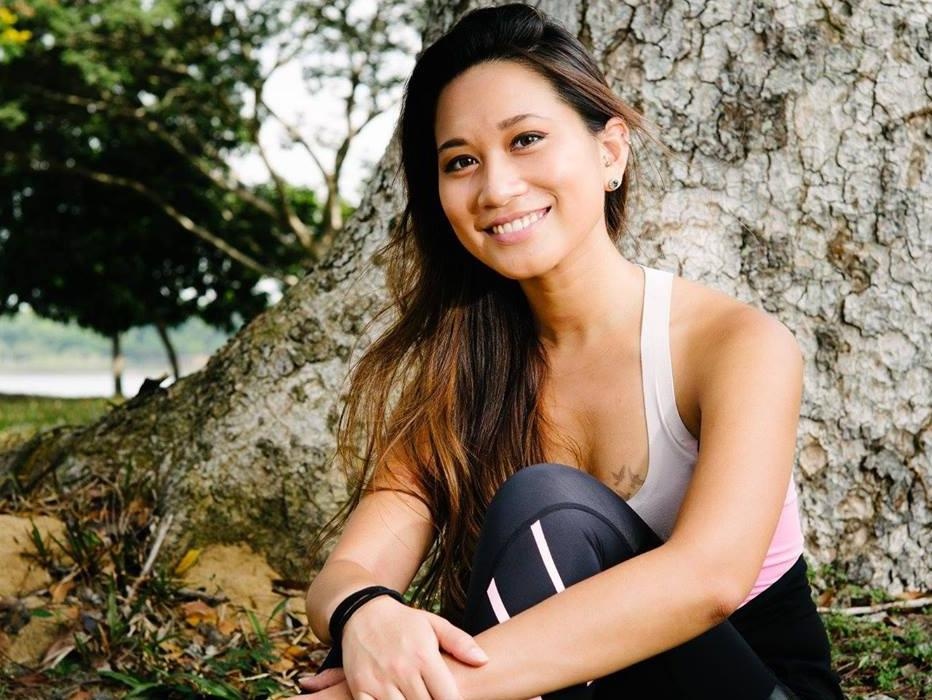 Doi chan phi thuong cua co gai Viet chinh phuc sa mac hinh anh