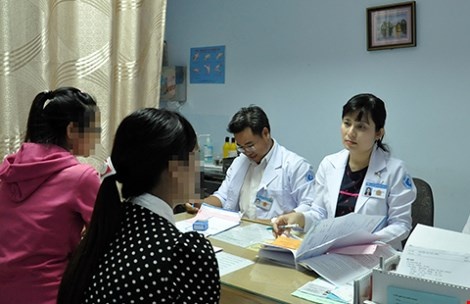 Lo hong cho nhan trung, tinh trung, hau hoa khon luong hinh anh