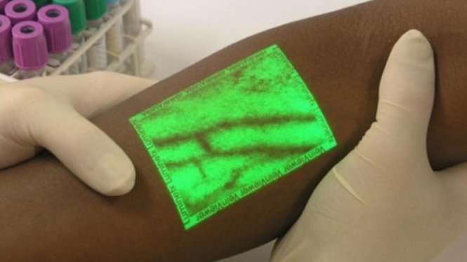 Thiet bi hien thi ven tren be mat da hinh anh