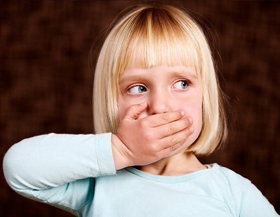 Tai sao tre noi lap? hinh anh