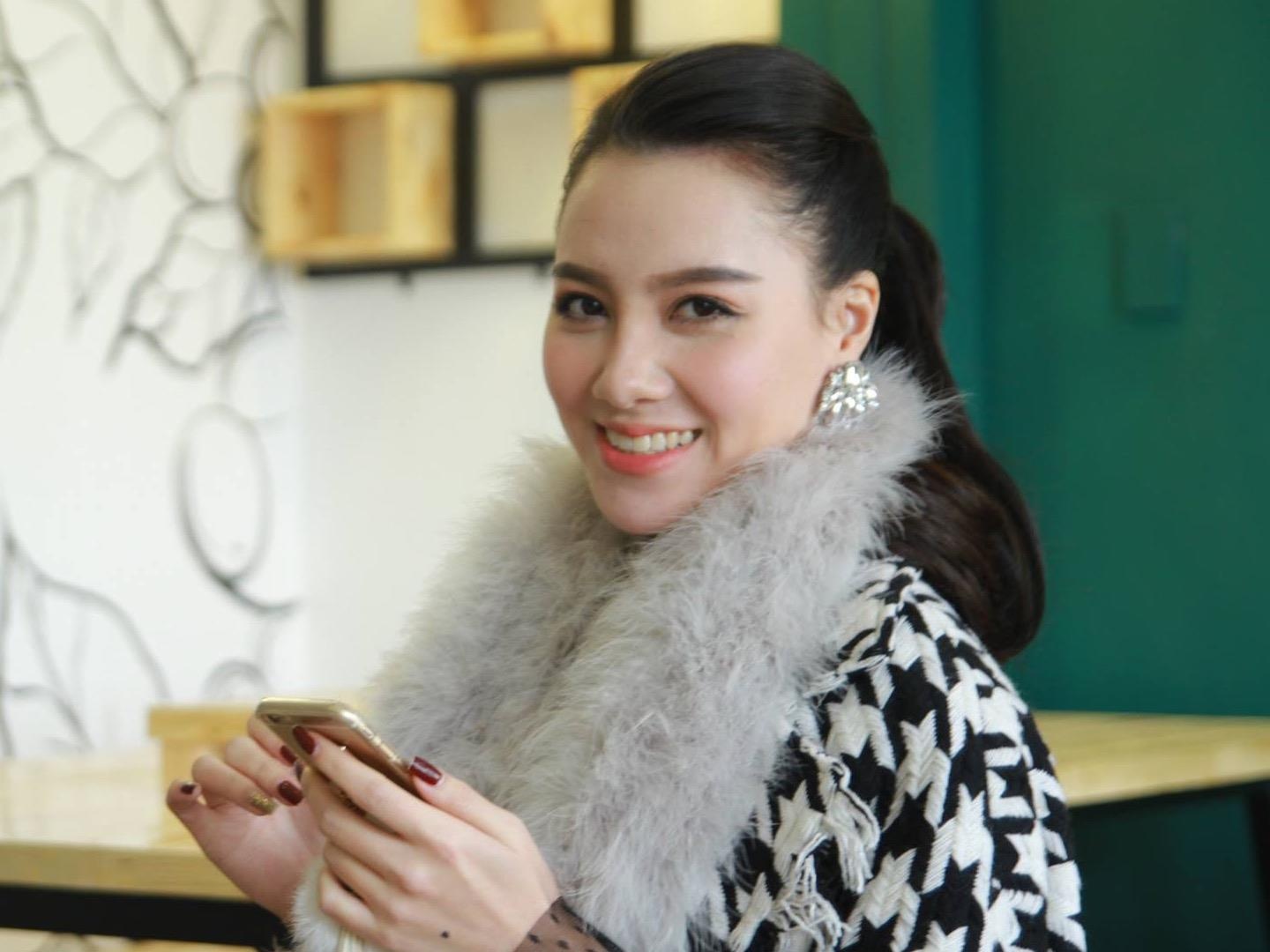 MC Minh Ha va bi quyet duy tri vong eo 55 cm ngay Tet hinh anh