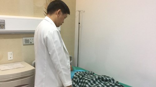 Suyt mat mang vi bom chat la vao nguc hinh anh