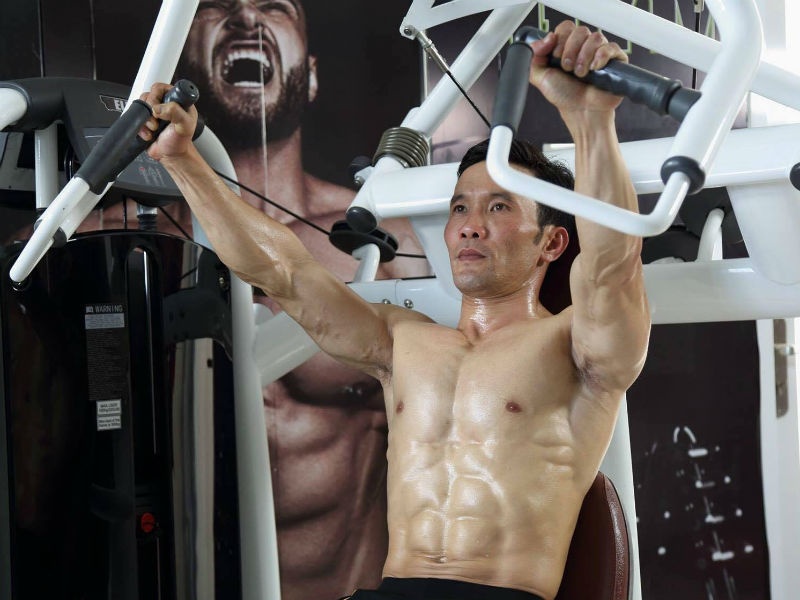 32 tuoi bat dau tap gym van so huu co bung 6 mui hinh anh