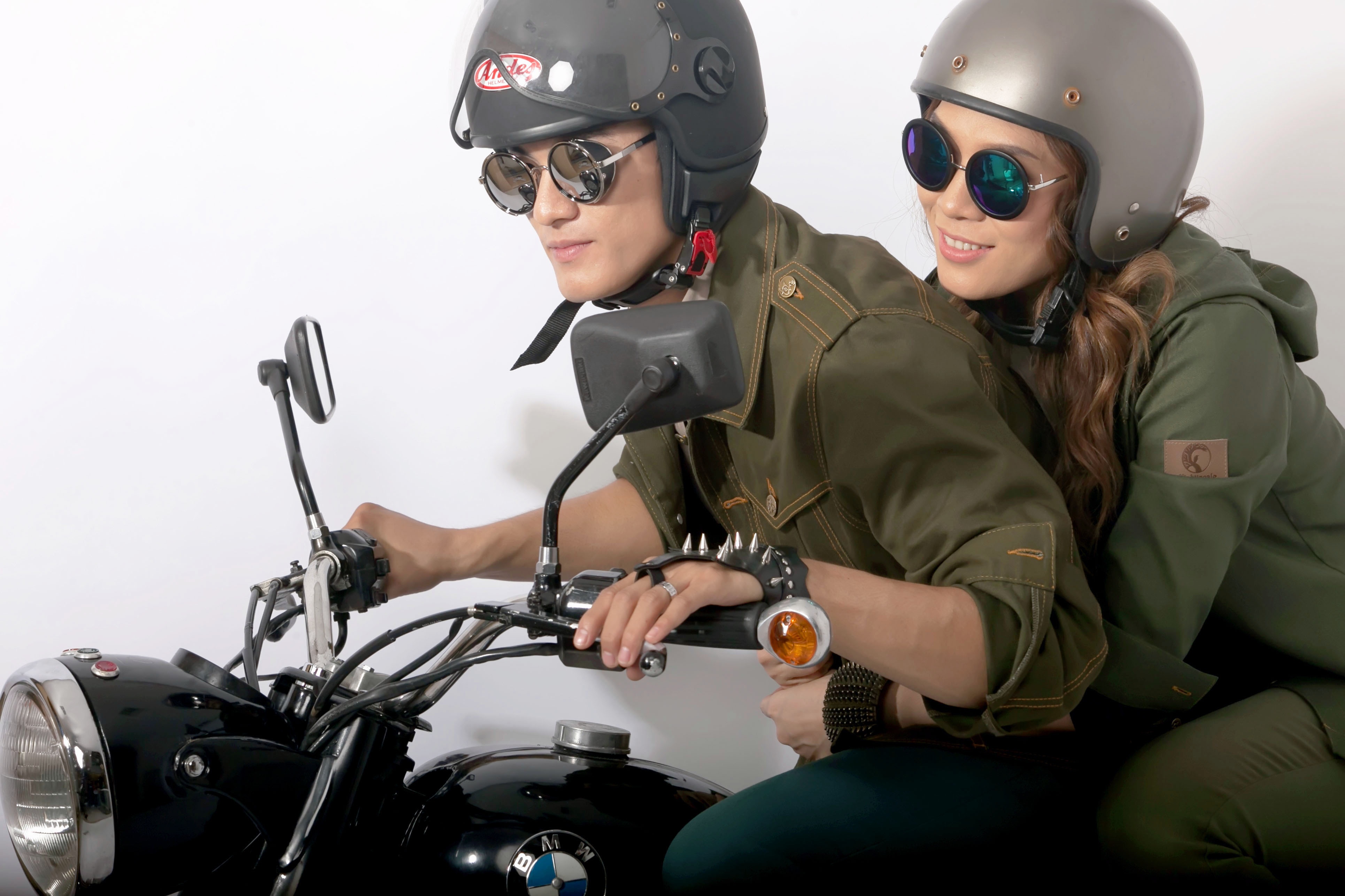 My Tam tinh tu voi Lam Vinh Hai ben xe 'doc' hinh anh