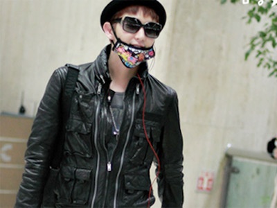 Thoi trang san bay sanh dieu cua my nam Lee Jun Ki hinh anh