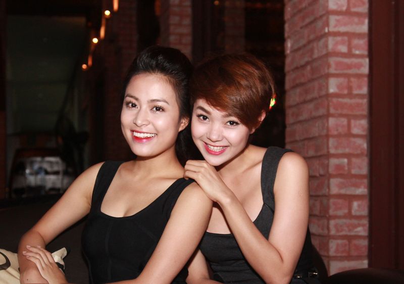 Minh Hang mac sexy du tiec sinh nhat Hoang Thuy Linh hinh anh
