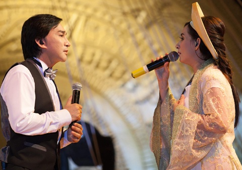 Kim Tu Long dat show hon sau scandal danh bac hinh anh