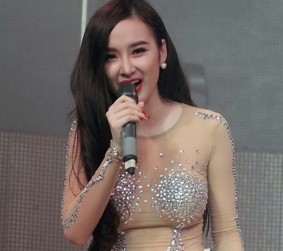 Angela Phuong Trinh hua se bo mua sexy hinh anh