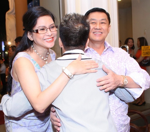 Bo me chong Ha Tang gian di di xem show Mr Dam hinh anh