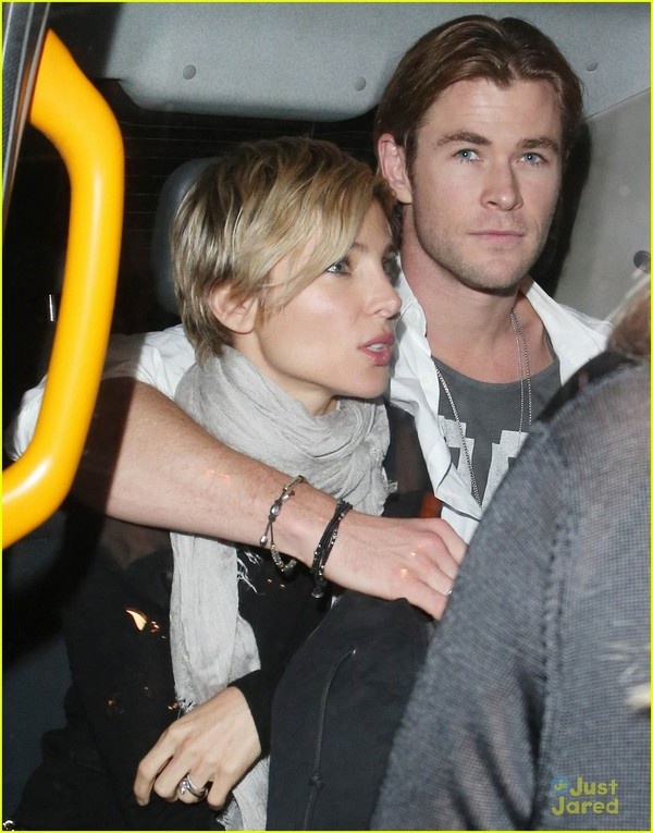 Liam hoi y anh trai sau tiet muc gay soc cua Miley hinh anh