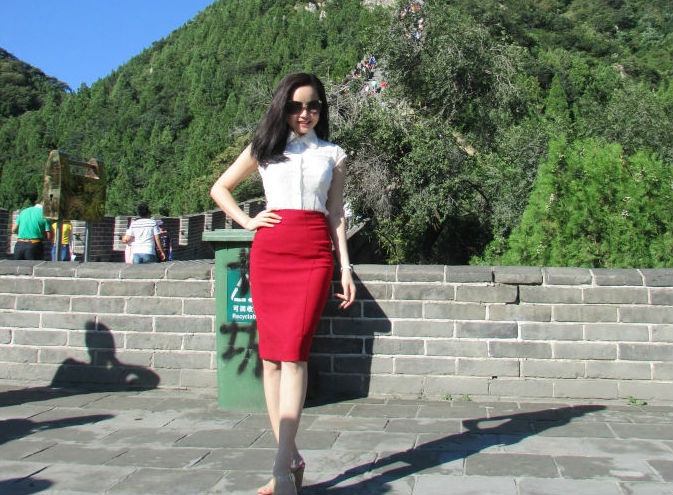 Vy Oanh khoe dang o Van ly truong thanh hinh anh