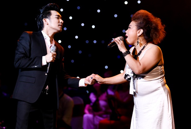 Quang Ha quy goi truoc Siu Black trong liveshow hinh anh