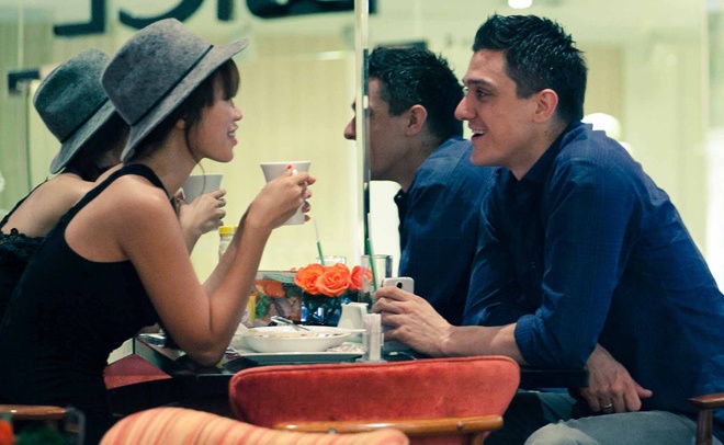 Ha Anh vui ve ben ban Tay, mac scandal hinh anh