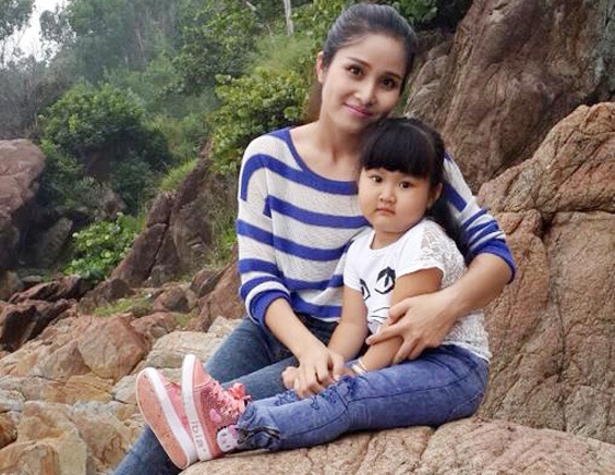 Vo chong Thao Trang - Phan Thanh Binh xa hoi o mien Trung hinh anh