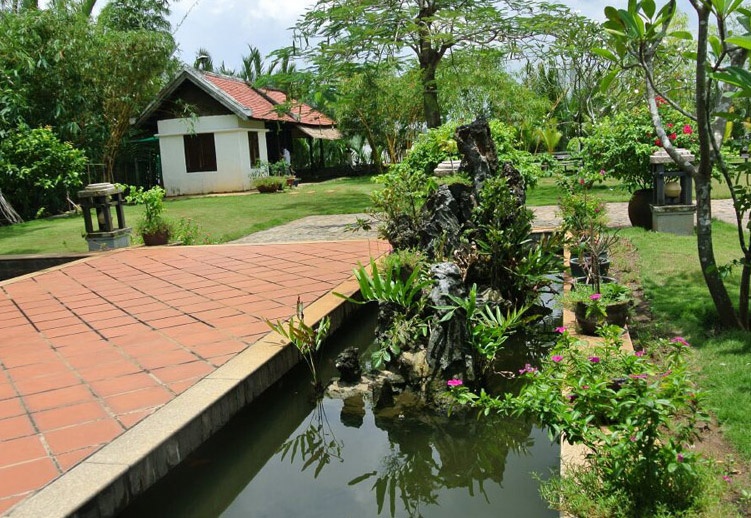Biet thu trieu do o ngoai o Sai Gon cua a hau Thu Huong hinh anh