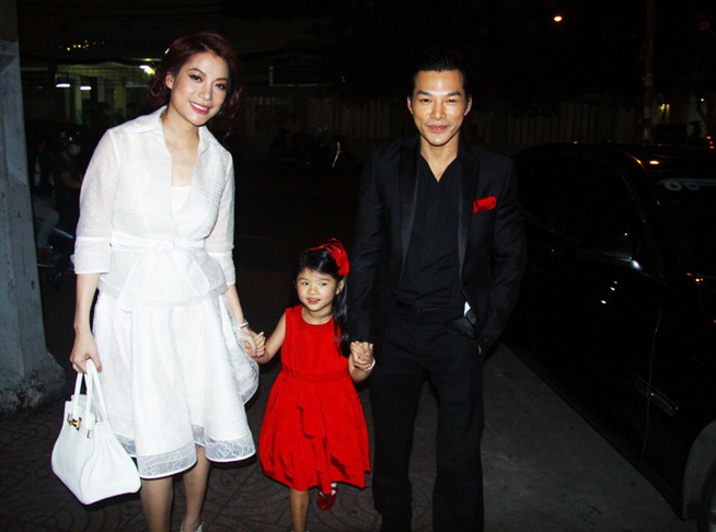 Nha Truong Ngoc Anh - Tran Bao Son 'dap do hieu' di xem phim hinh anh