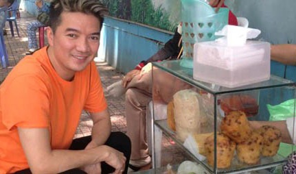 Dam Vinh Hung mac do hieu di an via he hinh anh