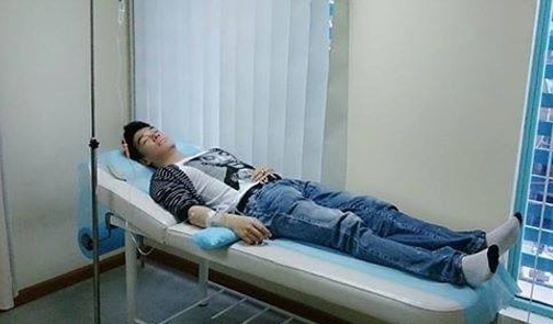 Nathan Lee phai cap cuu vi suy nhuoc co the hinh anh