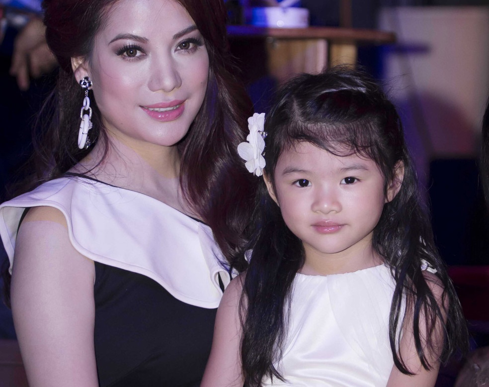 Truong Ngoc Anh dien thoi trang cung con gai Bao Tien hinh anh