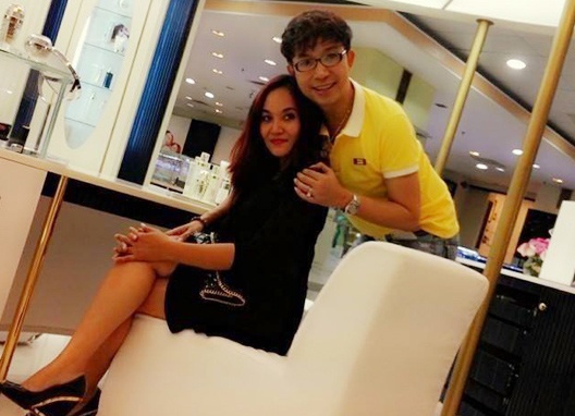 Long Nhat om vo sau on ao duoc 'nguoi tinh' tang xe 4 ty hinh anh