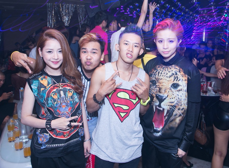 Chi Pu va 'nguoi yeu tin don' quay dem Halloween hinh anh