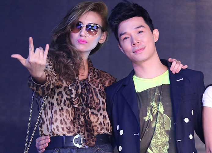 Hoang Yen tuoi tan tap catwalk cung Nathan Lee hinh anh