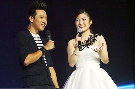 Tran Thanh 'da xoay' Huong Tram truoc hang ngan khan gia hinh anh