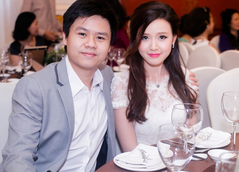 Midu xinh nhu cong chua di tiec cung ban trai dai gia hinh anh