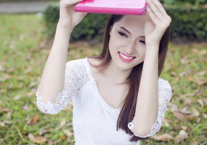 Huong Giang Idol dep tinh khoi trong ta ao dai nu sinh hinh anh