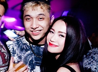 Yanbi 'quay' voi tinh moi Si Thanh trong bar hinh anh