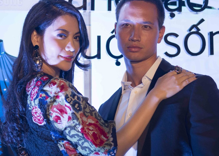 Truong Ngoc Anh khoe ban dien dien trai trong phim moi hinh anh