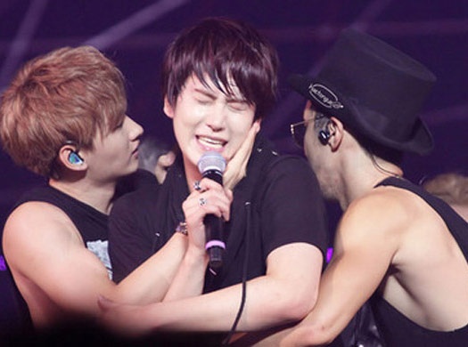 Trai dep SuJu bi 'cuong hon' hoi dong hinh anh