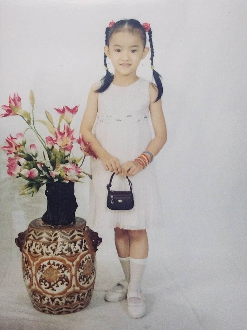 Ảnh thời thơ ấu của Phương Trang - em gái Phương Trinh.