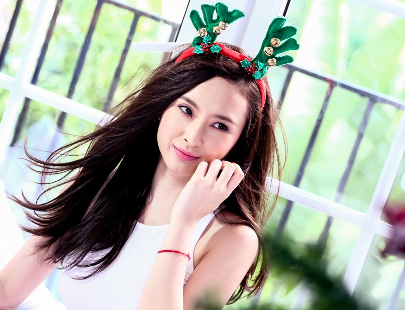 Angela Phuong Trinh tung MV co nhieu canh quay nong bong hinh anh