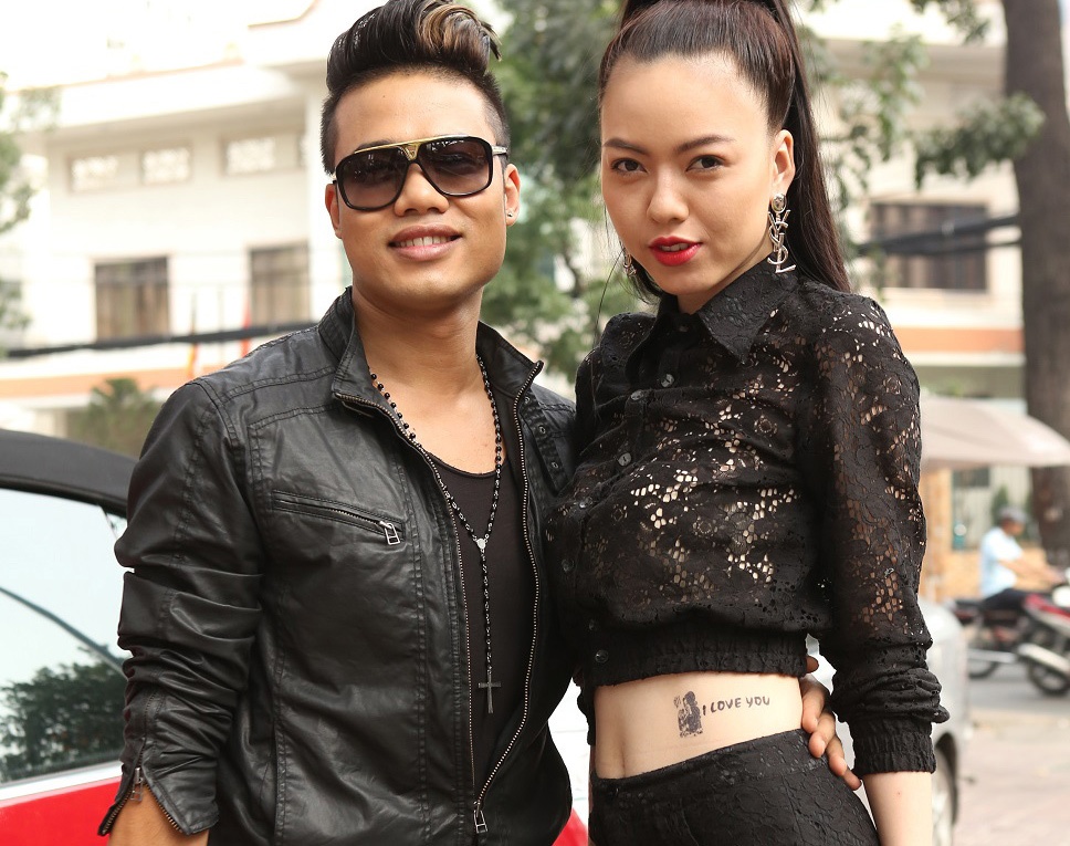 Vu Hoang Diep khoe hinh xam moi o eo hinh anh