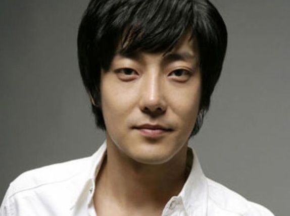 Nam ca si Han qua doi vi tu tu hinh anh