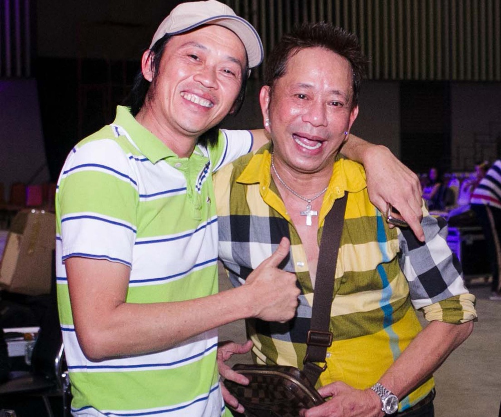 Hoai Linh xi tin trong hau truong tap luyen show Van Son hinh anh