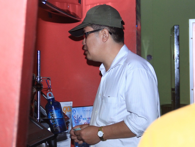 Phuoc Sang lan dau lo dien sau khi bi nem mam tom doi no hinh anh