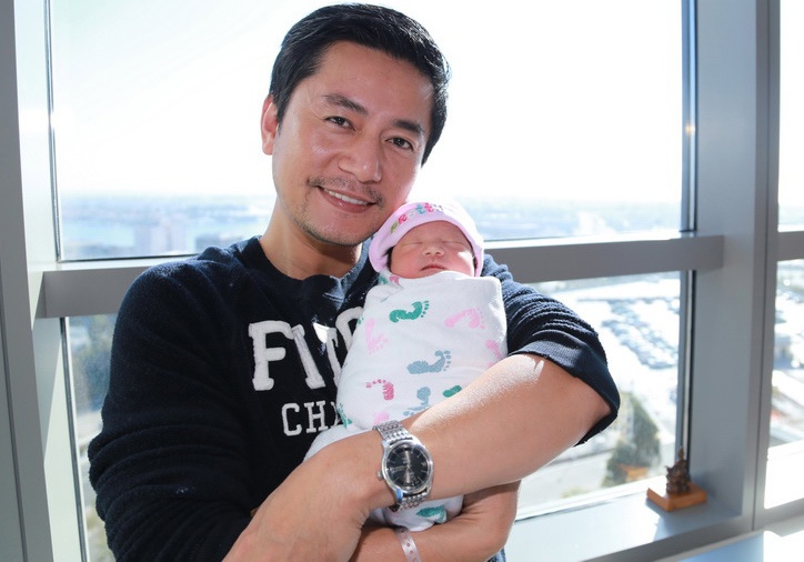 Truong Minh Cuong hanh phuc chao don con gai hinh anh