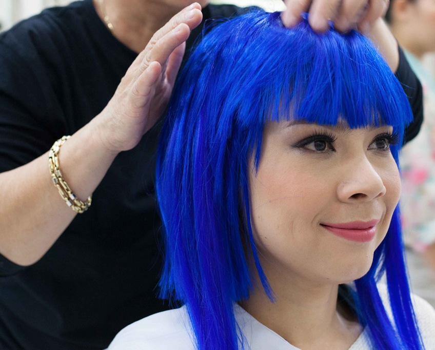 Thanh Thao doi toc gia mau xanh tren san khau hinh anh