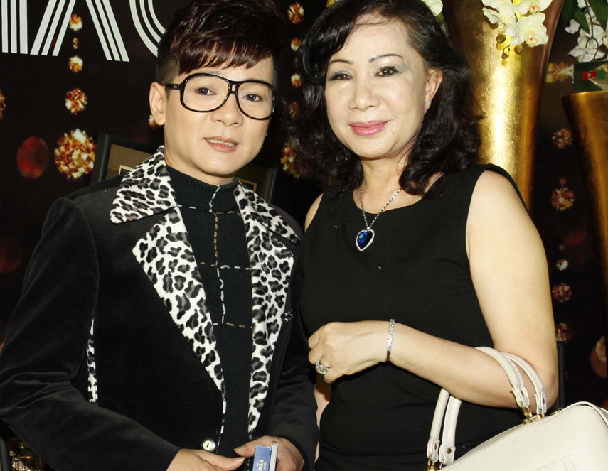 Vo chong Vu Ha mac ton sur ton di xem liveshow Thanh Thao hinh anh