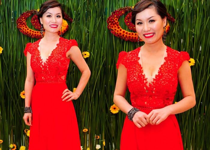 Ba xa Dan Truong tu tin mot minh di tiec hinh anh