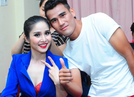 Phan Thanh Binh bo thi 'Buoc nhay hoan vu' hinh anh