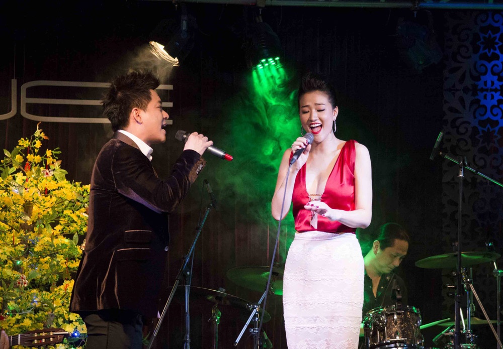 Maya tao bao voi ao xe sau tinh tu ben Tuan Hung hinh anh