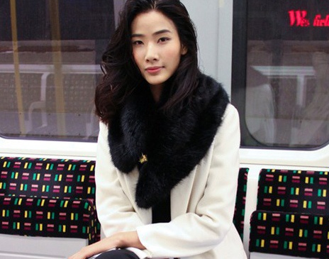 Hoang Thuy trung 3 show dien lon tai London Fashion Week hinh anh