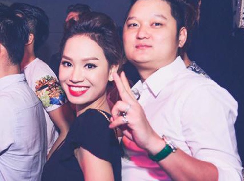 Tra My va chong dai gia di choi o bar sau dam cuoi hinh anh