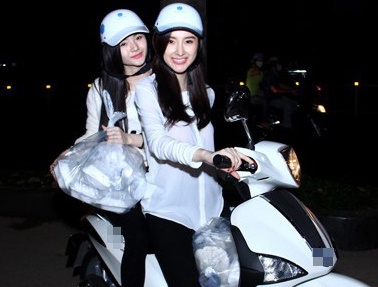 Nguoi dep Vbiz bi nghi 'dien kich' de ghi diem voi khan gia hinh anh